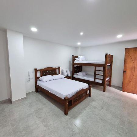 Hotel Antonella Plaza Pinchote Buitenkant foto