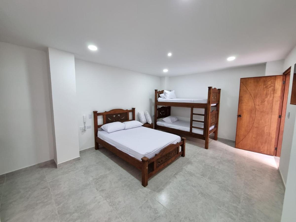 Hotel Antonella Plaza Pinchote Buitenkant foto