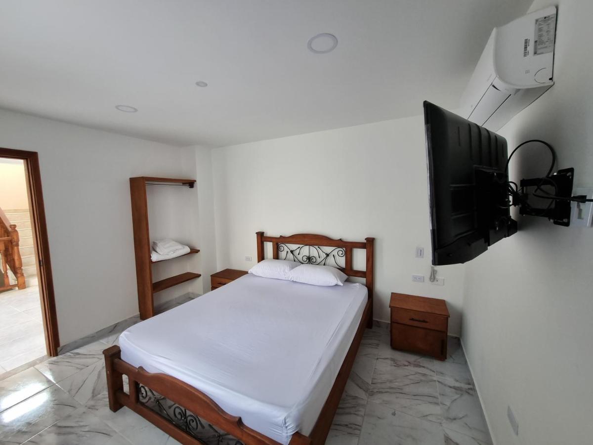 Hotel Antonella Plaza Pinchote Buitenkant foto