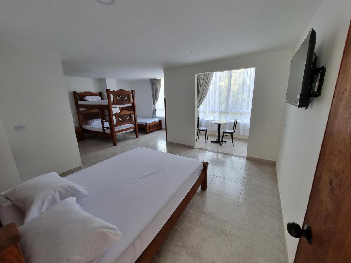 Hotel Antonella Plaza Pinchote Buitenkant foto