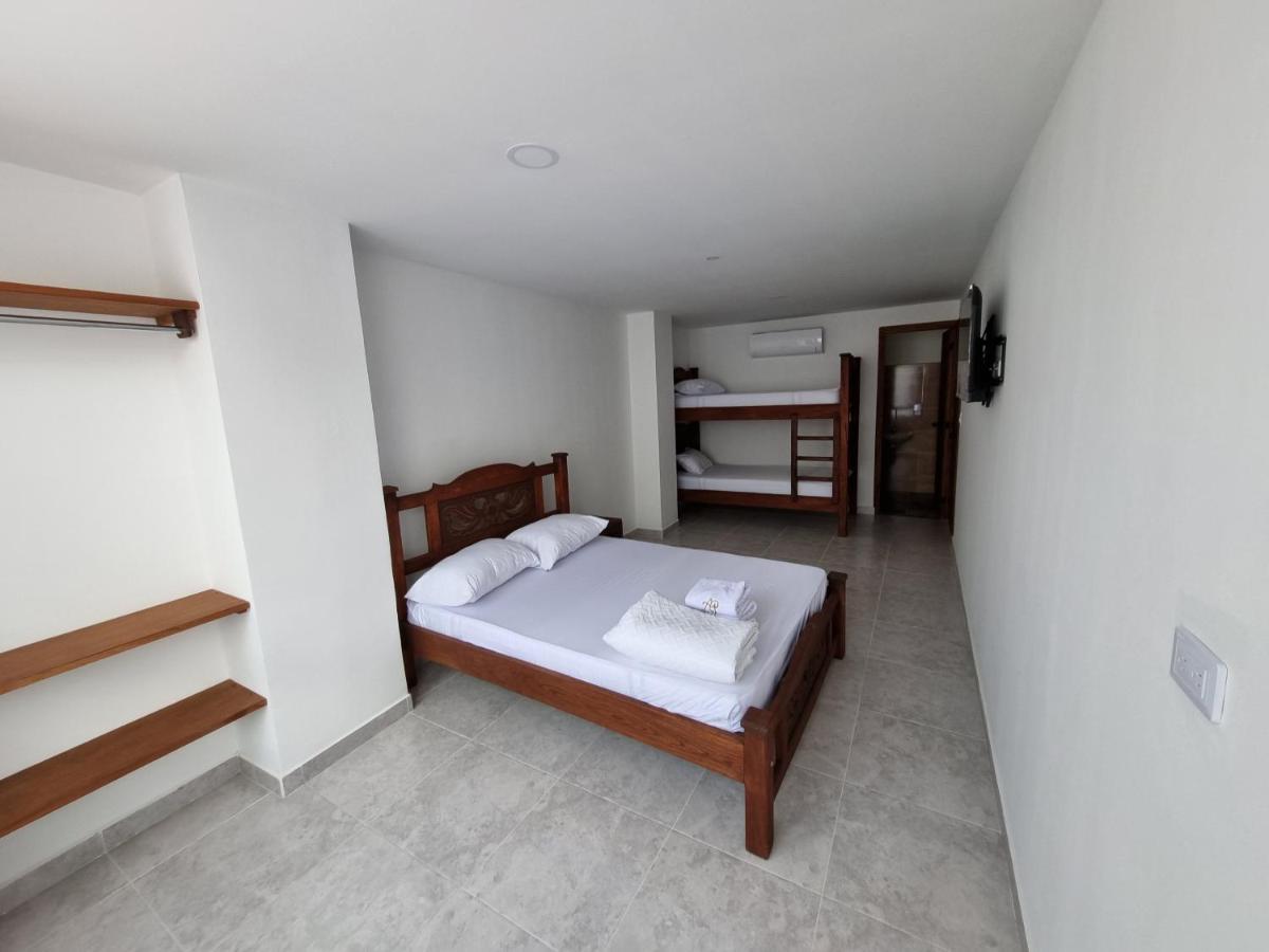 Hotel Antonella Plaza Pinchote Buitenkant foto