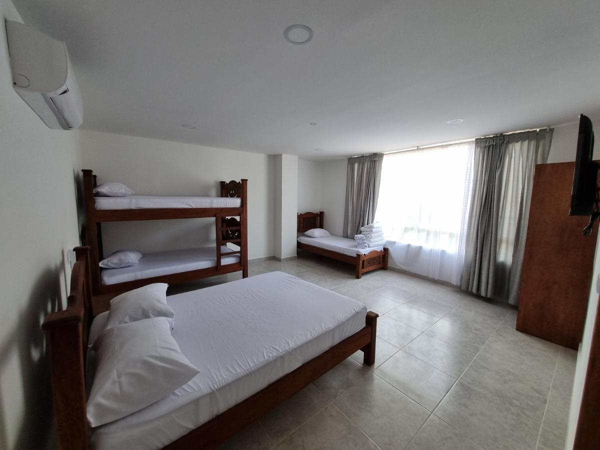 Hotel Antonella Plaza Pinchote Buitenkant foto