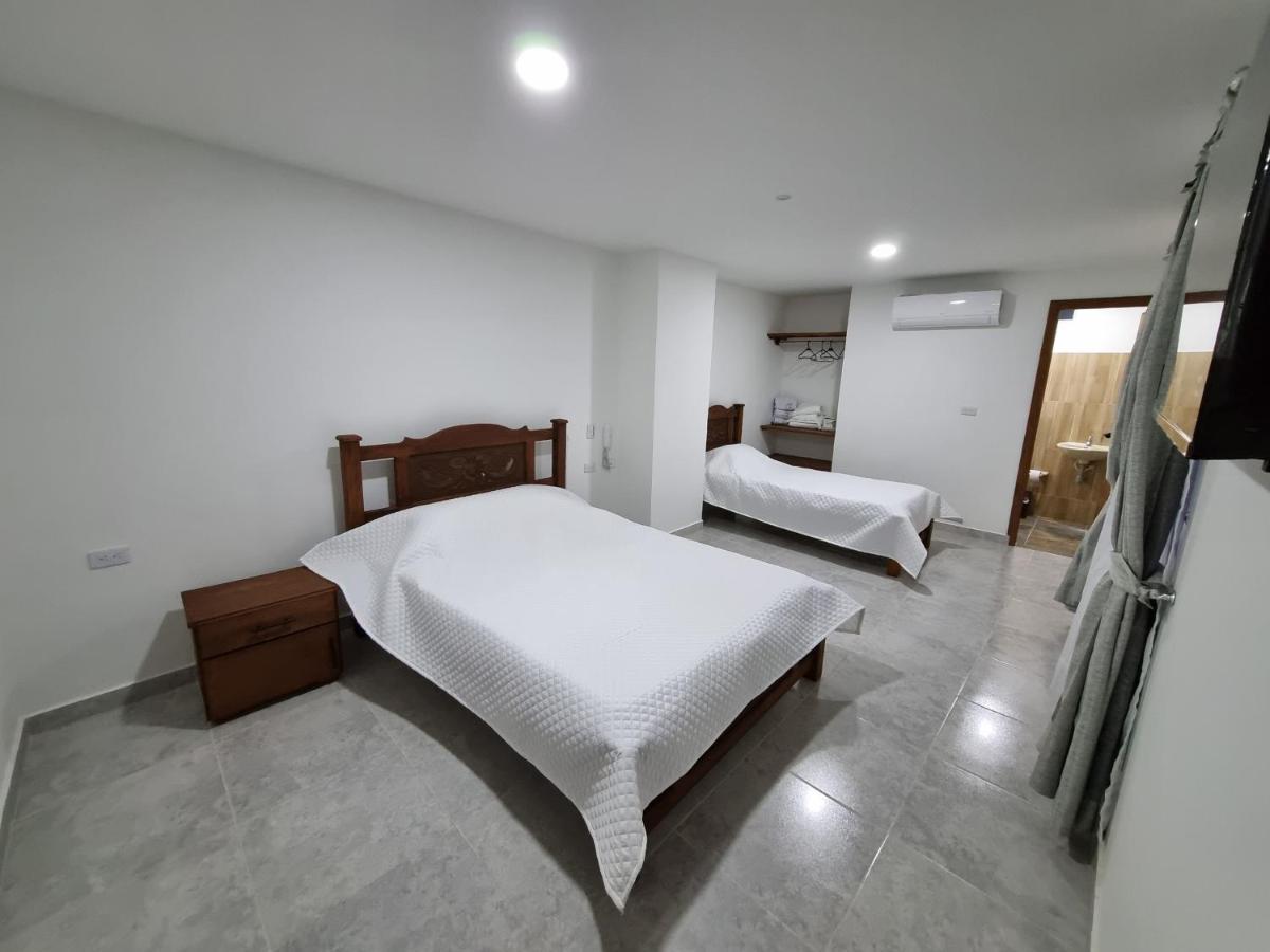 Hotel Antonella Plaza Pinchote Buitenkant foto