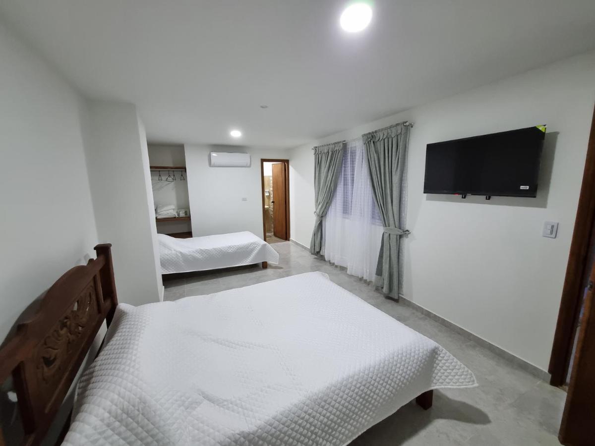 Hotel Antonella Plaza Pinchote Buitenkant foto