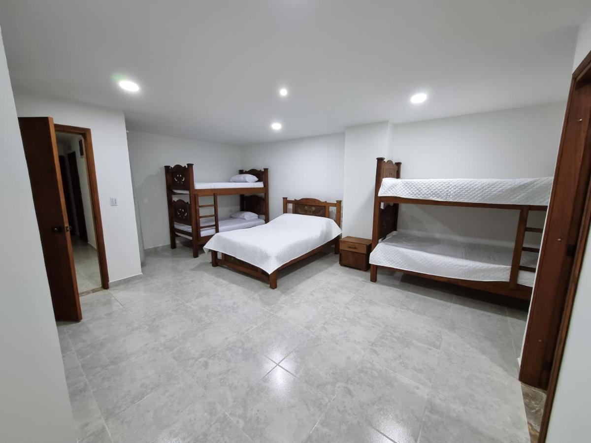 Hotel Antonella Plaza Pinchote Buitenkant foto