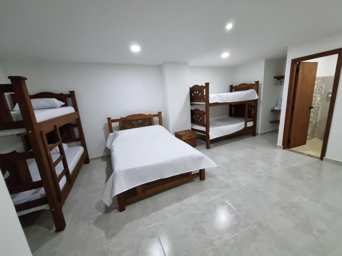 Hotel Antonella Plaza Pinchote Buitenkant foto